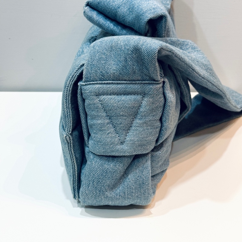 BV Padded Tech Cassette Bag 丹寧牛仔 2x4 肩背包 八格-4