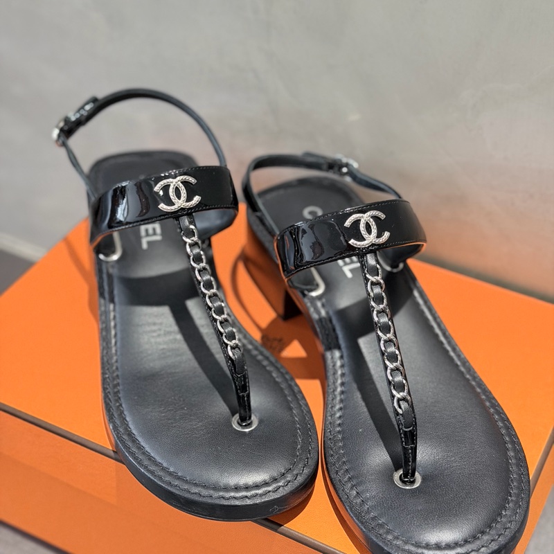 Chanel 皮穿鏈銀色CC logo 低跟涼鞋🖤-0