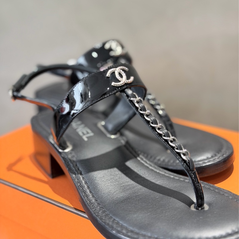 Chanel 皮穿鏈銀色CC logo 低跟涼鞋🖤-2