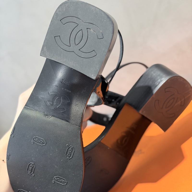 Chanel 皮穿鏈銀色CC logo 低跟涼鞋🖤-4