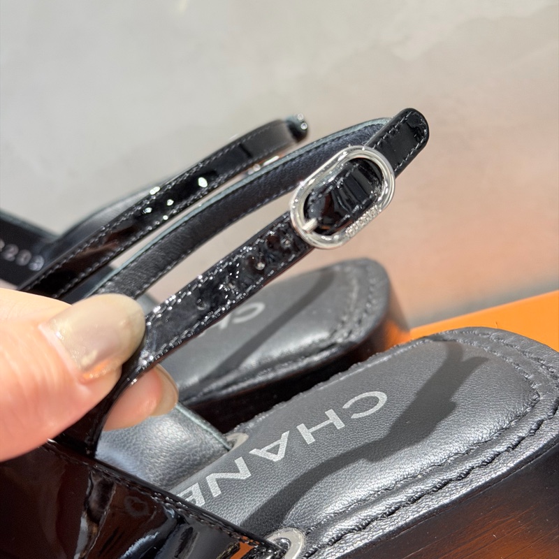 Chanel 皮穿鏈銀色CC logo 低跟涼鞋🖤-7