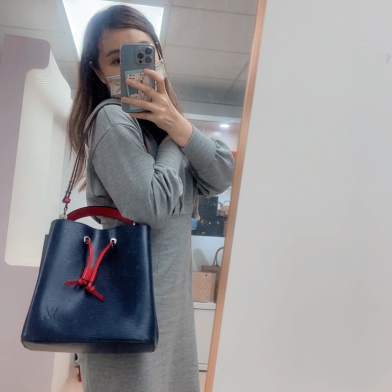 Lv noe epi MM 深藍色水桶包-15