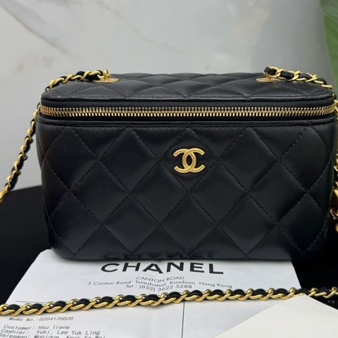 Chanel香奈兒黑色芯片款菱格紋長盒子包22k 22年的票 經典款帶鏡子 雙c鏈條更別緻 底部雙C大logo，尺寸16x8x10cm