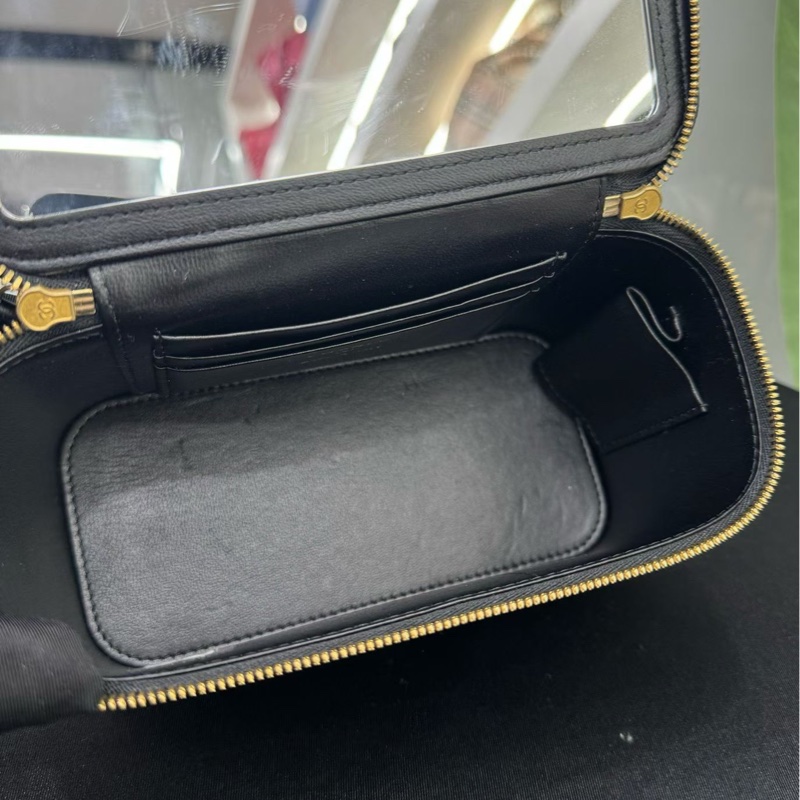 Chanel香奈兒黑色芯片款菱格紋長盒子包22k 22年的票 經典款帶鏡子 雙c鏈條更別緻 底部雙C大logo，尺寸16x8x10cm-5