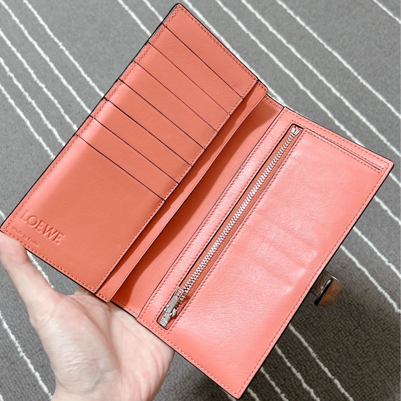 LOEWE 荔枝皮卡其色長夾-3