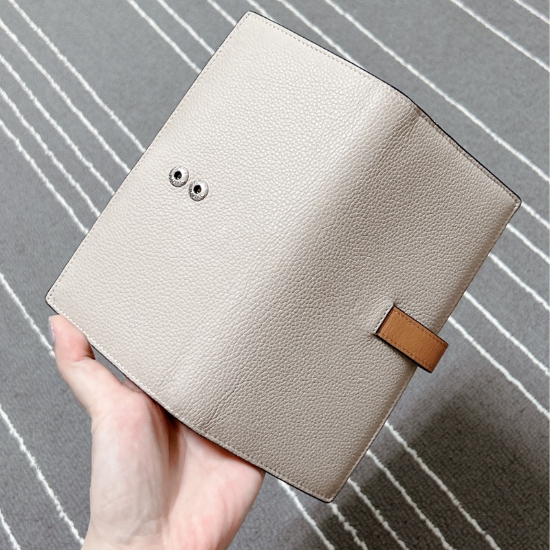 LOEWE 荔枝皮卡其色長夾-4