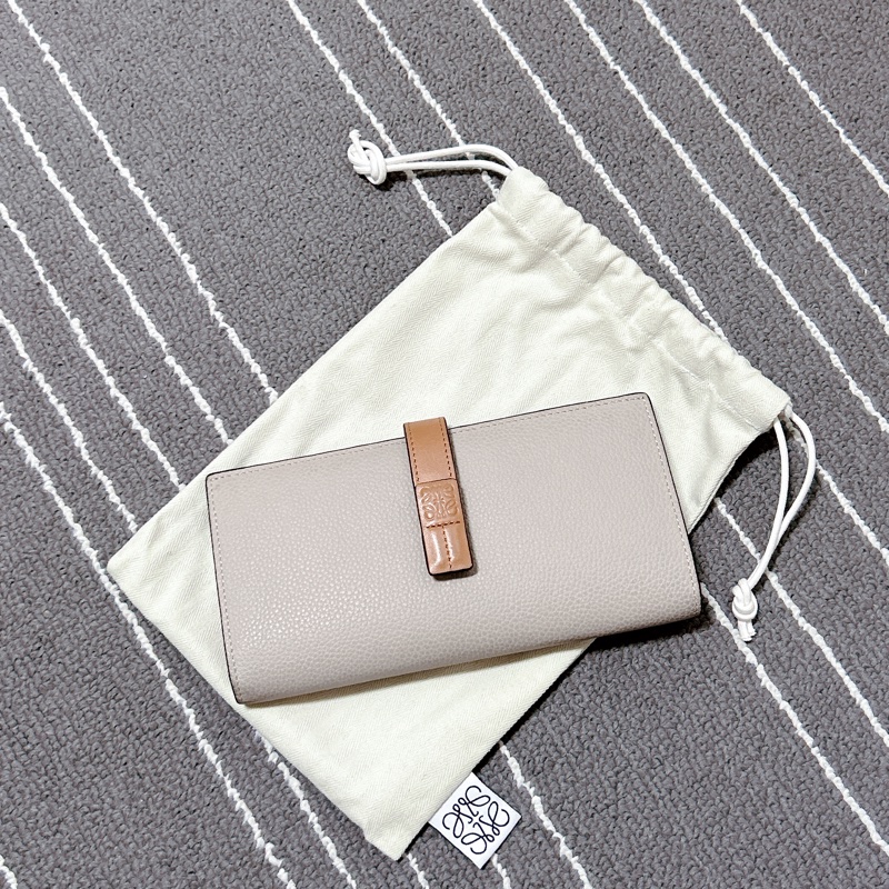 LOEWE 荔枝皮卡其色長夾-5