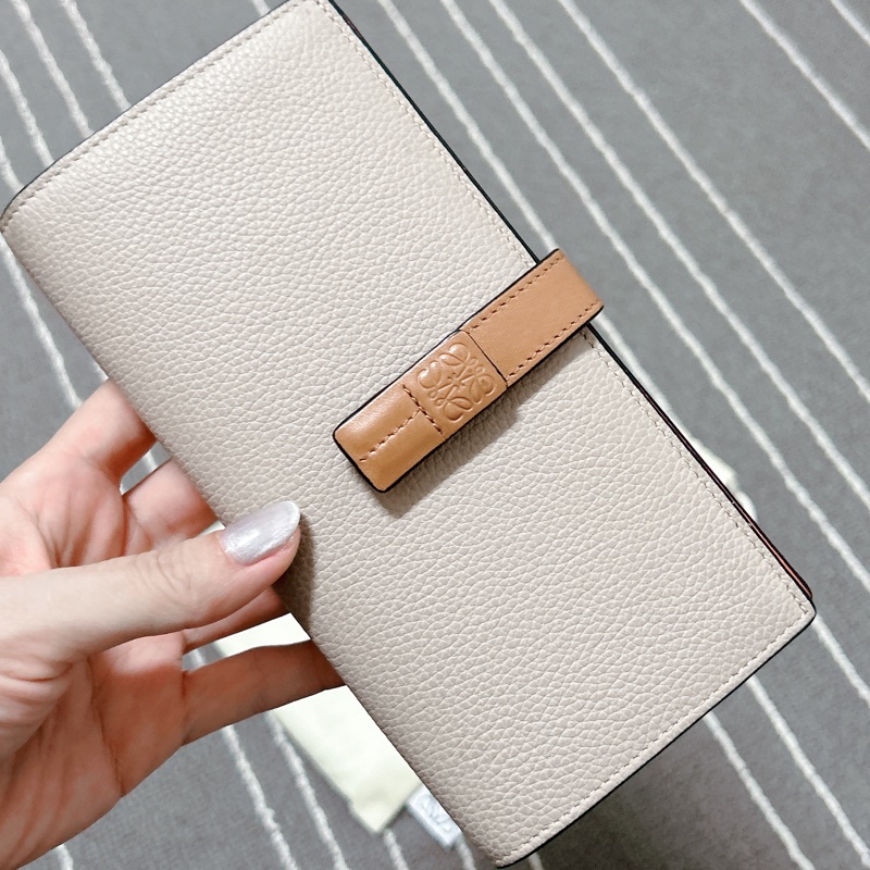 LOEWE 荔枝皮卡其色長夾-6
