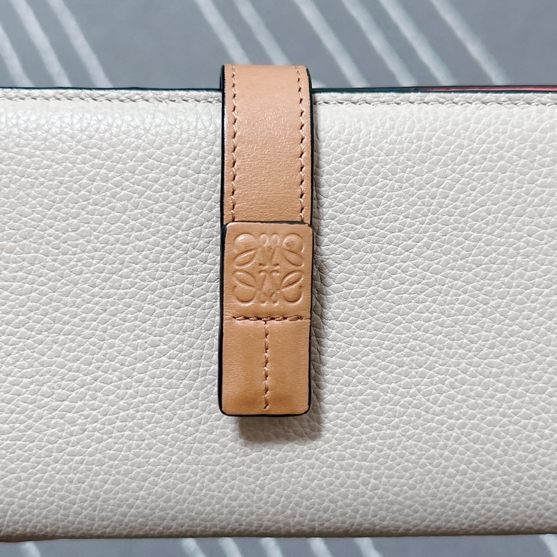 LOEWE 荔枝皮卡其色長夾-7