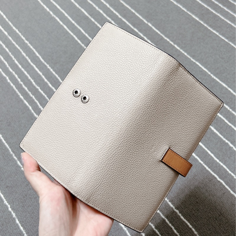 LOEWE 荔枝皮卡其色長夾-10