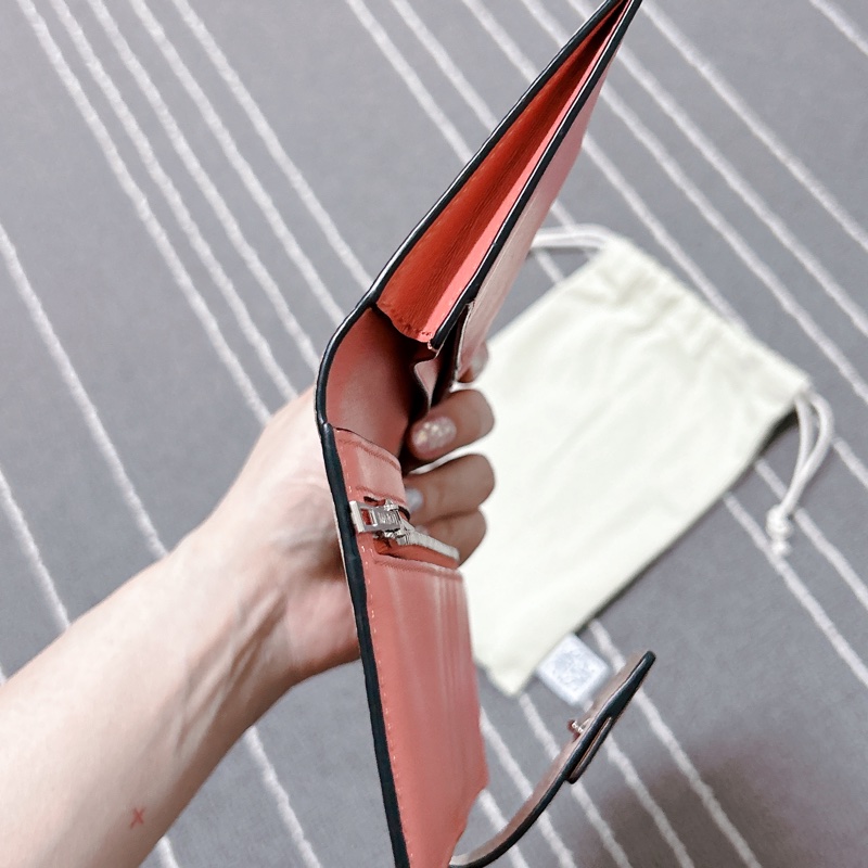 LOEWE 荔枝皮卡其色長夾-14