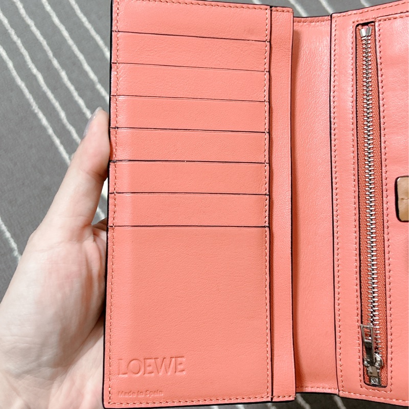 LOEWE 荔枝皮卡其色長夾-15