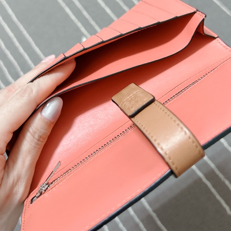 LOEWE 荔枝皮卡其色長夾-17