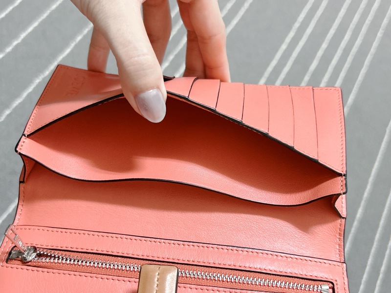 LOEWE 荔枝皮卡其色長夾-18