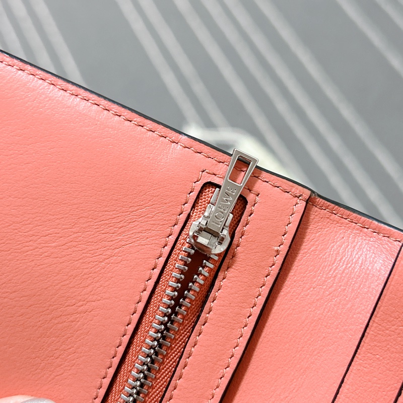 LOEWE 荔枝皮卡其色長夾-22