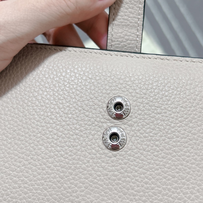 LOEWE 荔枝皮卡其色長夾-23