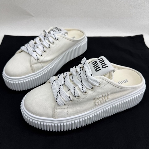 MIU MIU繆繆刺繡字母徽標 穆勒鞋 EVA女款 象牙白37.5碼