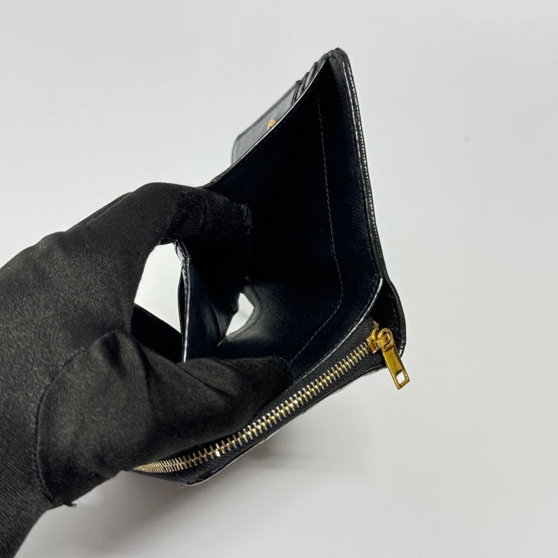 （超級新🆕） YSL CASSANDRE 魚子醬牛皮 黑金短夾 【專櫃26,300】-8