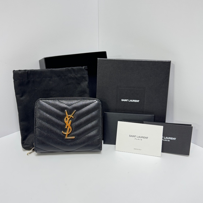 （超級新🆕） YSL CASSANDRE 魚子醬牛皮 黑金短夾 【專櫃26,300】-1