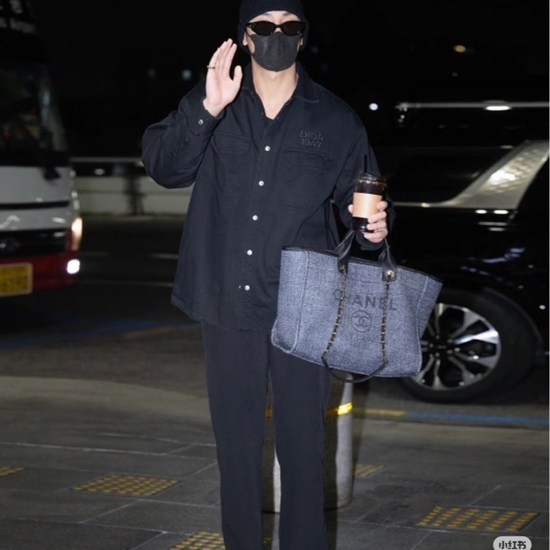 #近新閒置 #全配🈶購證 香奈兒海軍藍沙灘包中號 #金旻奎同款🔥-1