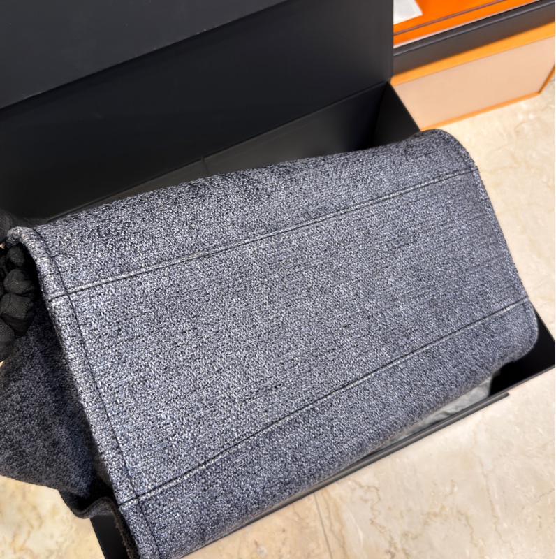 #近新閒置 #全配🈶購證 香奈兒海軍藍沙灘包中號 #金旻奎同款🔥-11