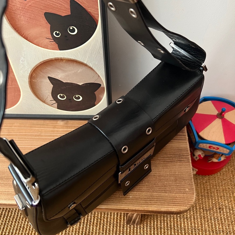 ✨Dior 黑銀牛皮punk 辣妹必備 寬肩帶朋克設計 超級酷🖤-5