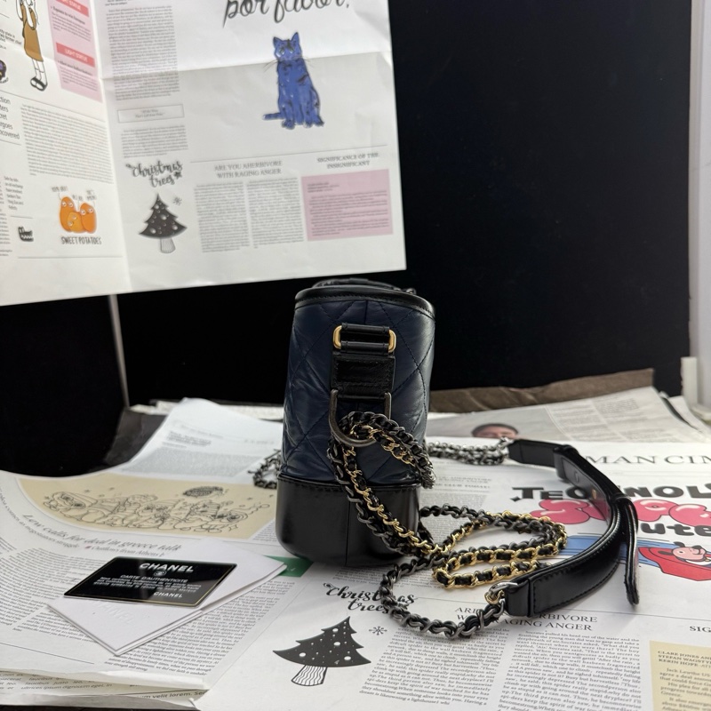 Chanel香奈兒 Gabrielle流浪包小號 藍拼黑菱格紋鏈條包 97新26開有卡-3