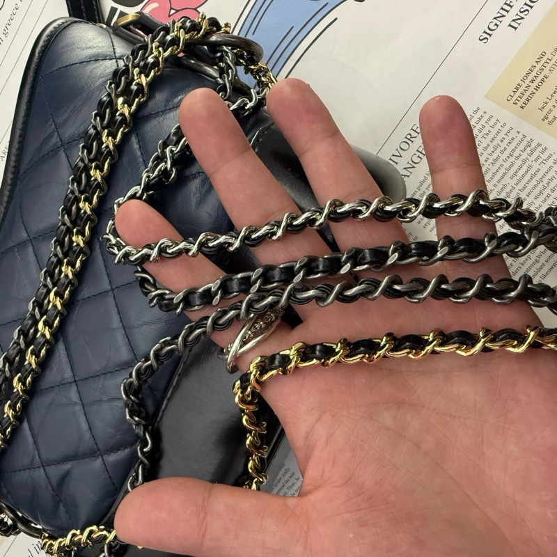 Chanel香奈兒 Gabrielle流浪包小號 藍拼黑菱格紋鏈條包 97新26開有卡-6