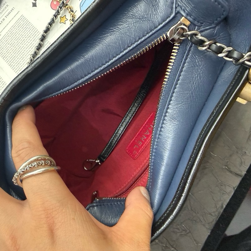 Chanel香奈兒 Gabrielle流浪包小號 藍拼黑菱格紋鏈條包 97新26開有卡-7