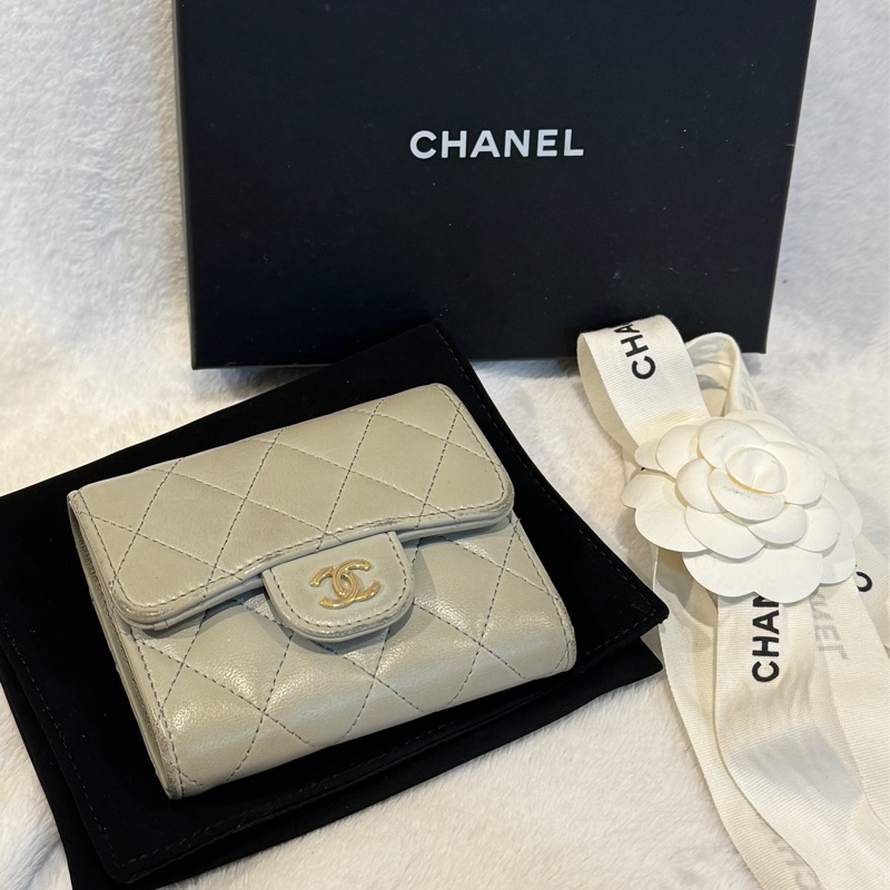 CHANEL 小羊皮 短夾 灰綠色-0