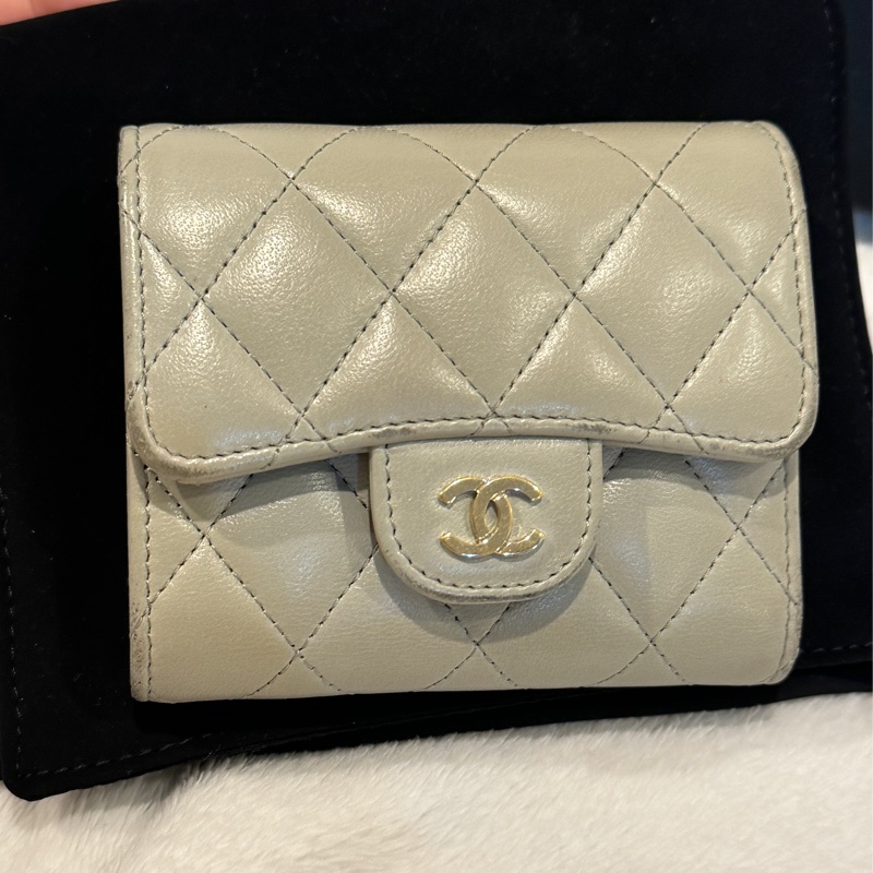 CHANEL 小羊皮 短夾 灰綠色-3