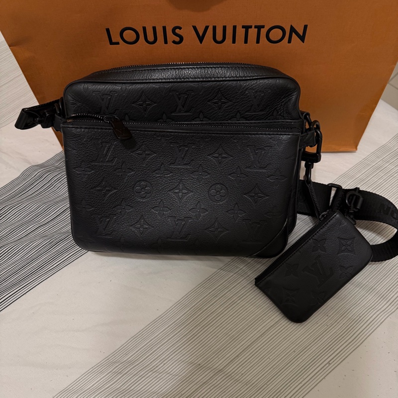 LV Trio 郵差包｜黑色壓紋款-2