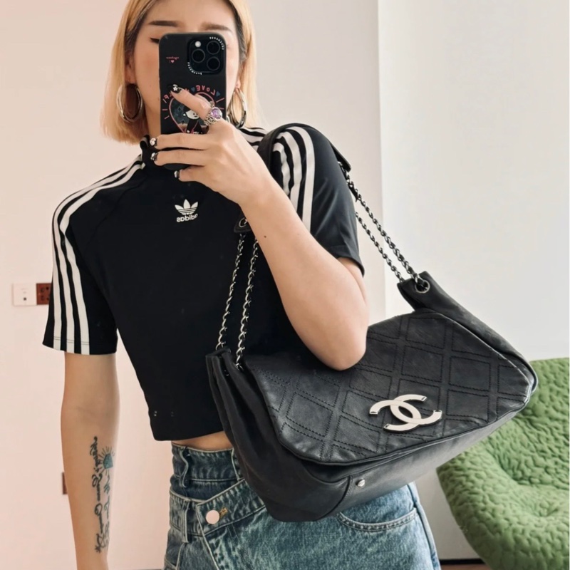 ✨Chanel 黑銀黑皮帆蓋hobo 機場系列 很熱門🖤-2