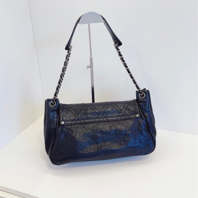 ✨Chanel 黑銀黑皮帆蓋hobo 機場系列 很熱門🖤-5