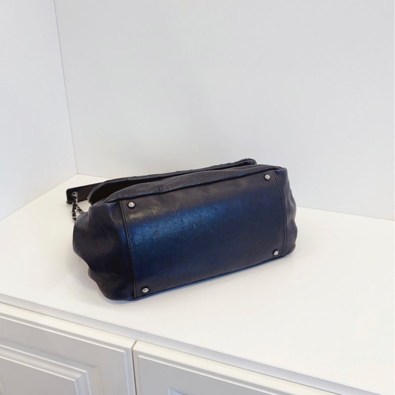 ✨Chanel 黑銀黑皮帆蓋hobo 機場系列 很熱門🖤-7