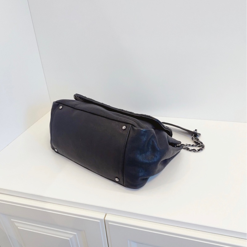 ✨Chanel 黑銀黑皮帆蓋hobo 機場系列 很熱門🖤-8