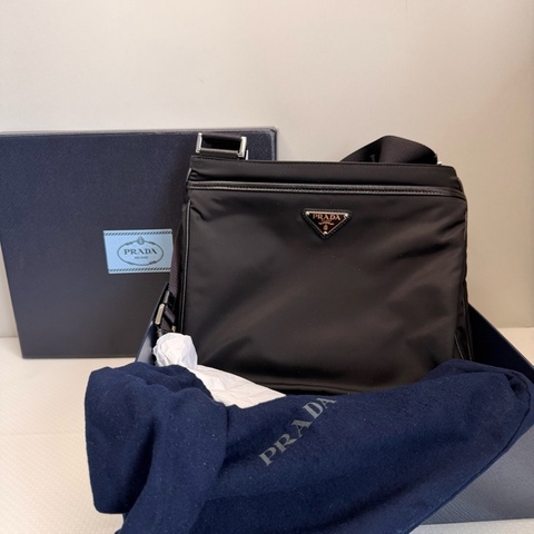 普拉達/Prada 經典男包單肩斜挎包 黑色