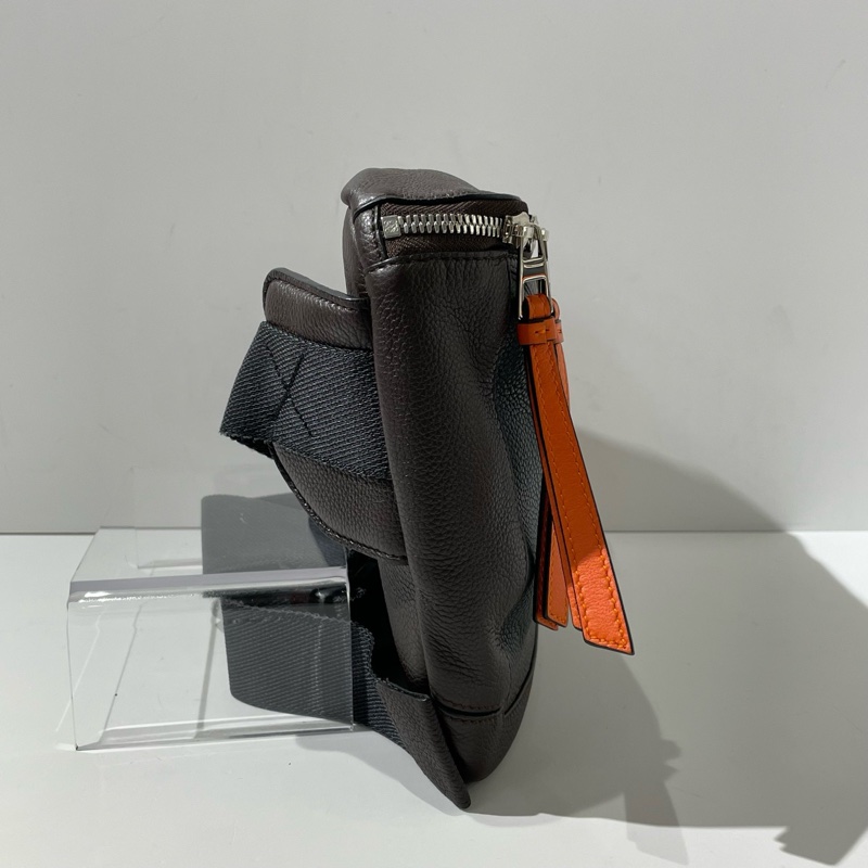 幾乎全新LOEWE羅意威puzzle幾何拼色胸包 烏木/黑/橙三色銀扣 28*20cm。-2
