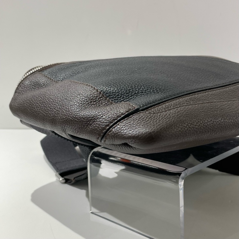 幾乎全新LOEWE羅意威puzzle幾何拼色胸包 烏木/黑/橙三色銀扣 28*20cm。-5