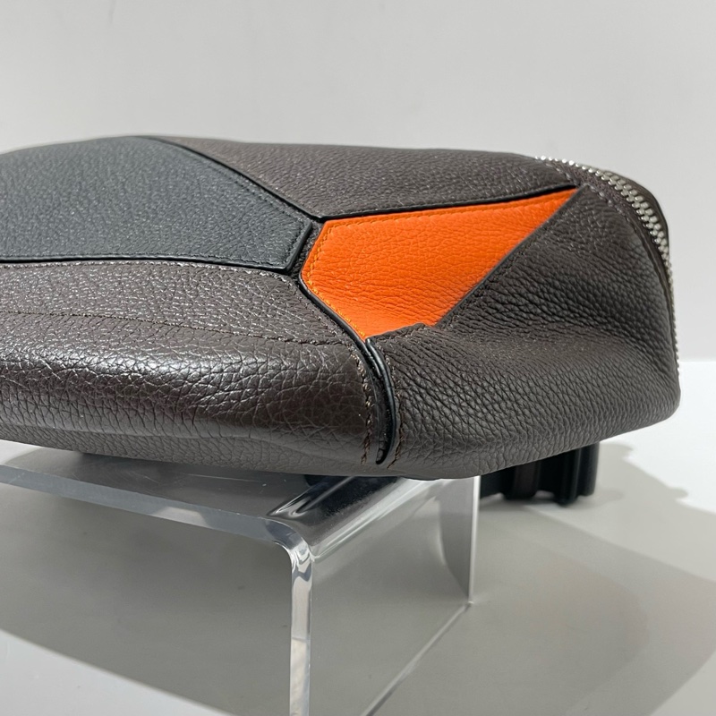 幾乎全新LOEWE羅意威puzzle幾何拼色胸包 烏木/黑/橙三色銀扣 28*20cm。-6