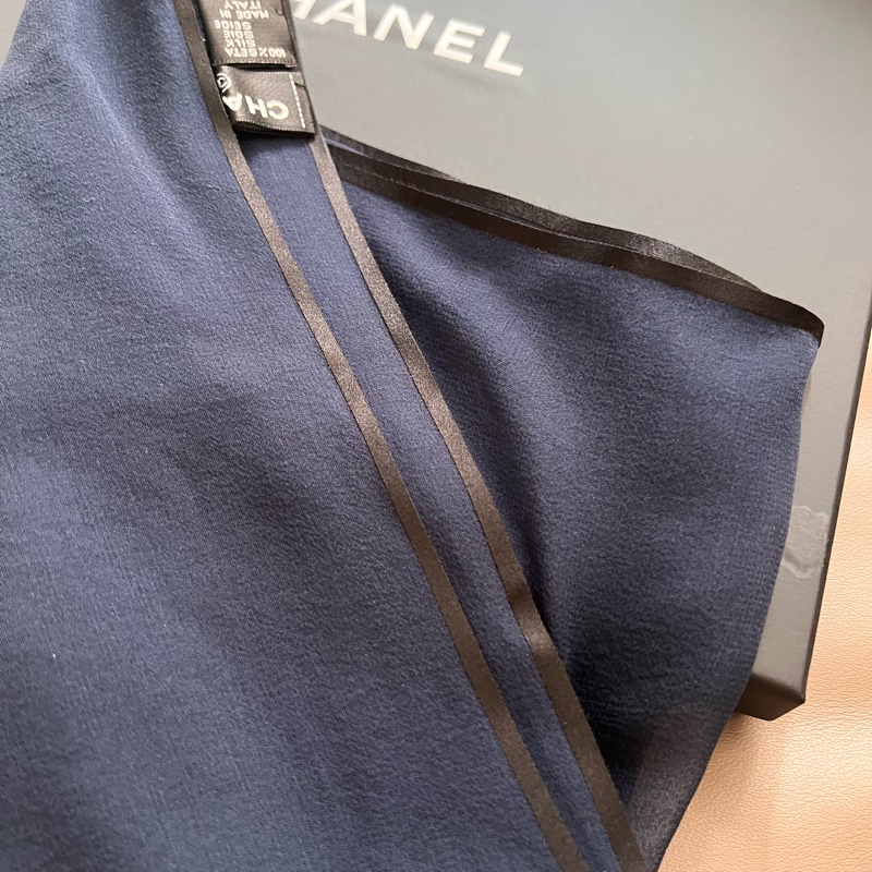 CHANEL 深黑藍色絲巾-11