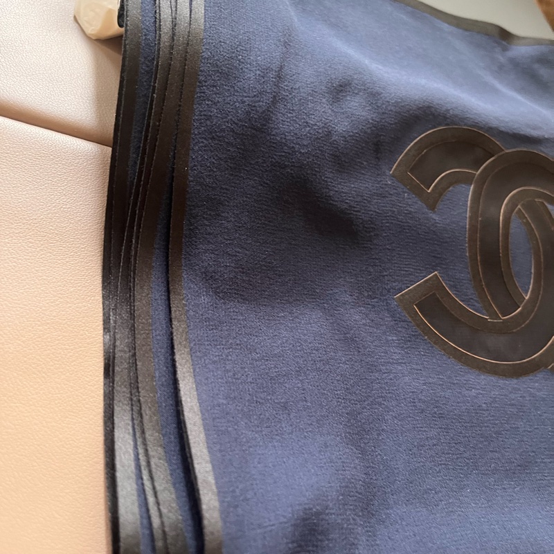 CHANEL 深黑藍色絲巾-12