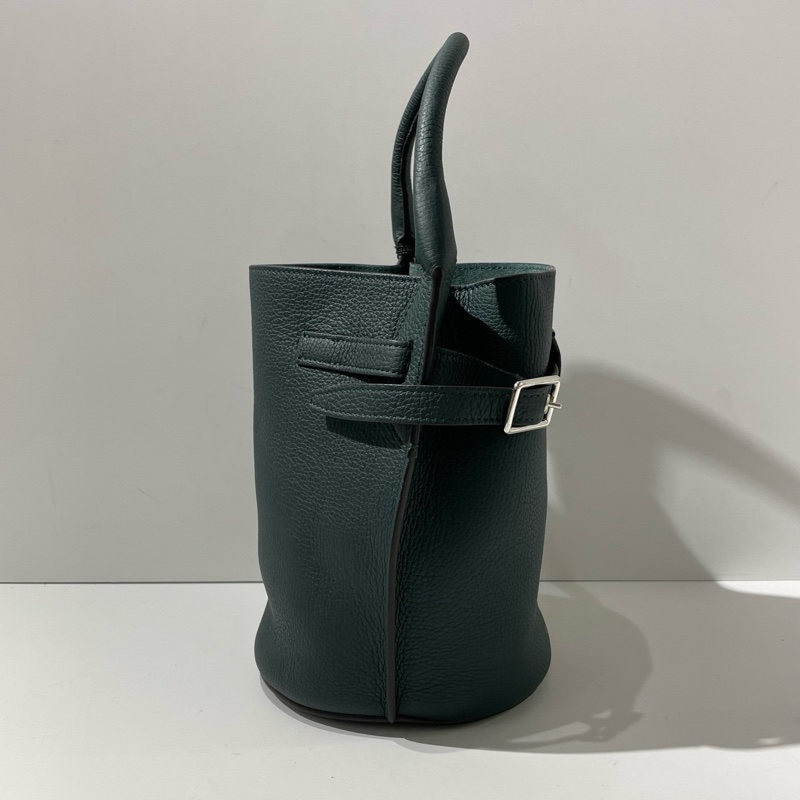 99新Celine賽琳BIG BAG 墨綠色銀扣水桶包 單肩斜挎手提包 16*21.5*16cm。-1