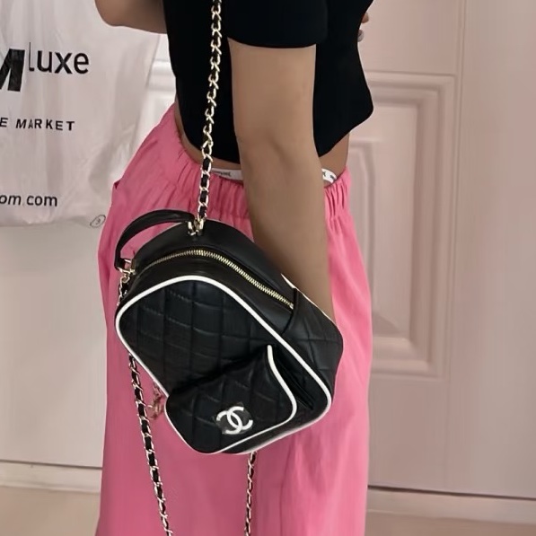 CHANEL香奈兒25P新款熊貓包/黑白漫畫小書包-1