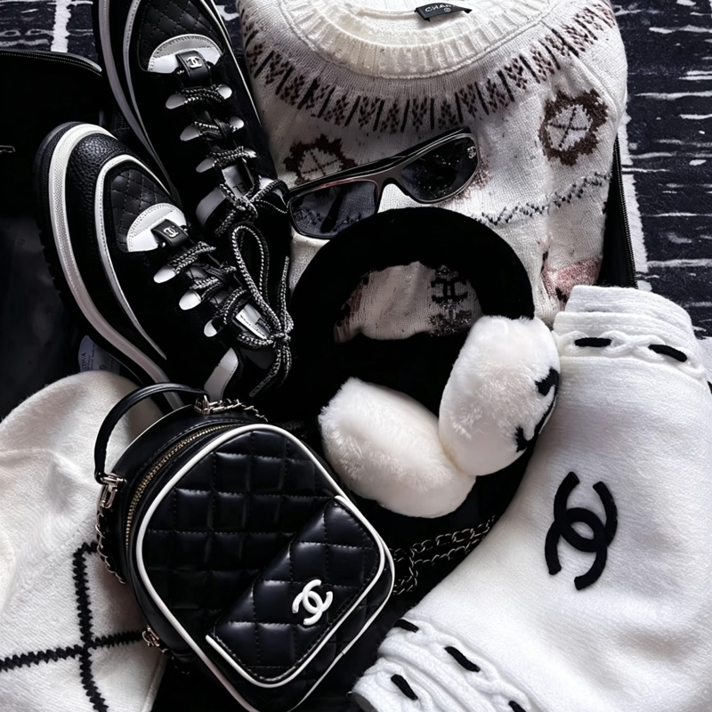 CHANEL香奈兒25P新款熊貓包/黑白漫畫小書包-29