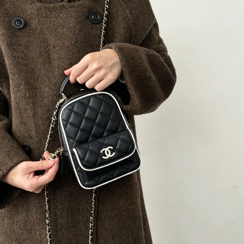 CHANEL香奈兒25P新款熊貓包/黑白漫畫小書包-31