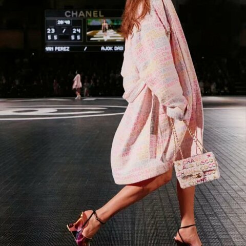 Chanel 24C coco彩虹字母亮片cf 走秀限量款小號肩背斜背包 芯片款21×8×14cm 99新配件盒子 塵袋