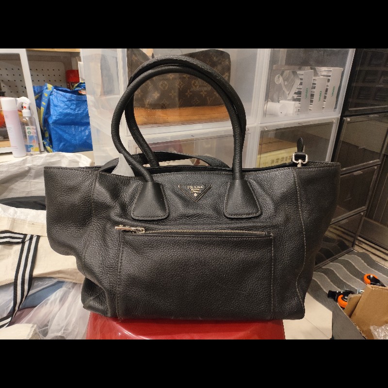 Prada 黑色荔枝紋真皮兩用托特包｜手提肩背皆可｜大容量通勤包-0