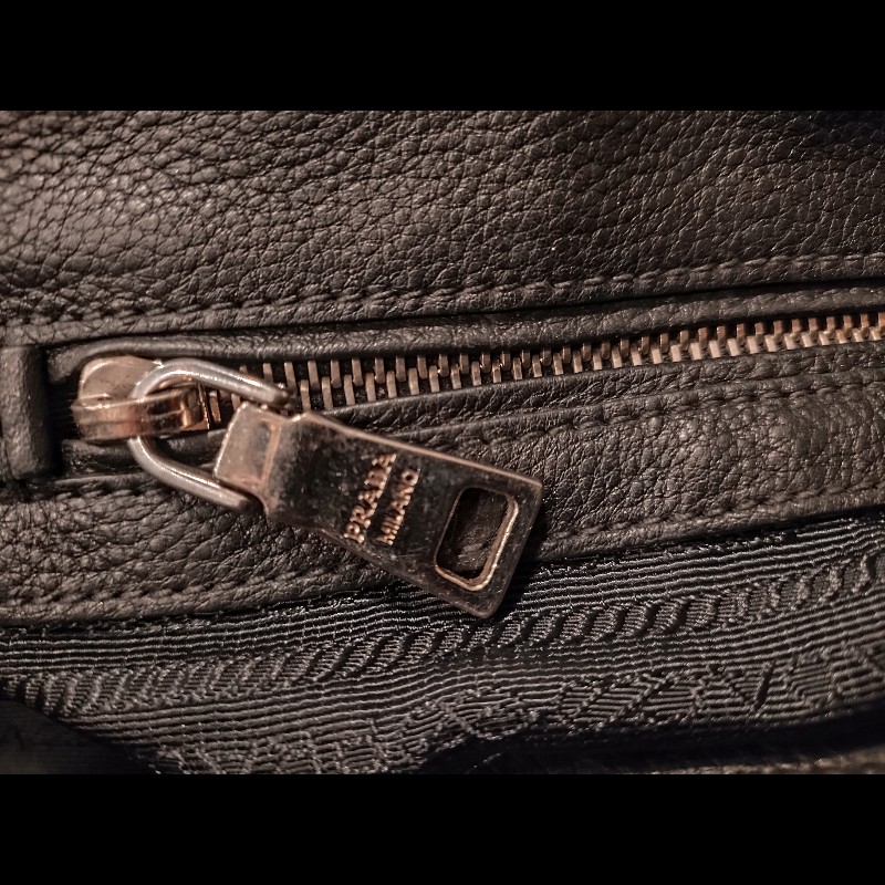 Prada 黑色荔枝紋真皮兩用托特包｜手提肩背皆可｜大容量通勤包-15