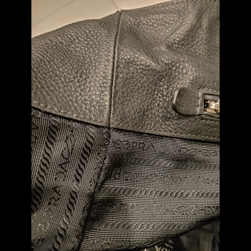 Prada 黑色荔枝紋真皮兩用托特包｜手提肩背皆可｜大容量通勤包-17